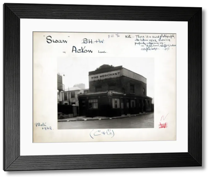 Framed Print : Photograph of Swan PH, Acton, London Framed Print : Photograph of Swan PH, Acton, London