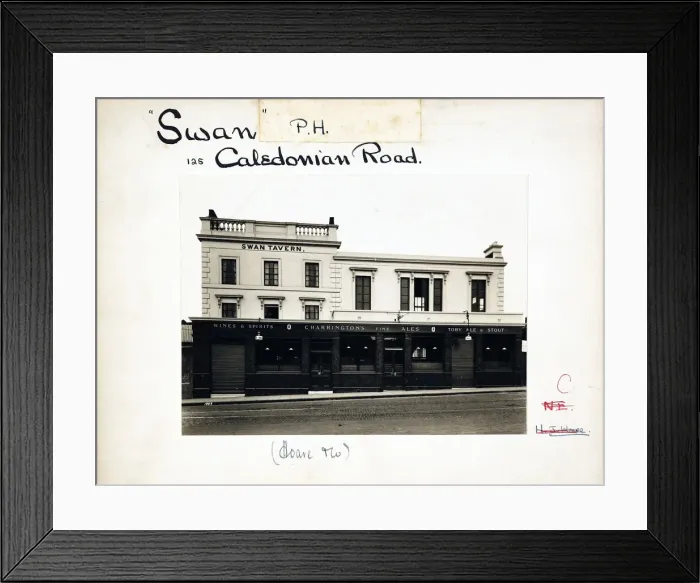 Framed Print : Photograph of Swan PH, Kings Cross, London Framed Print : Photograph of Swan PH, Kings Cross, London