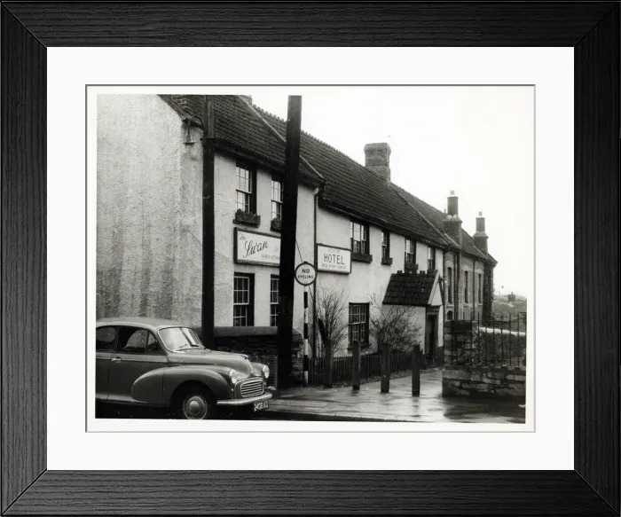 Framed Print : Photograph of Swan Hotel, North Petherton, Somerset Framed Print : Photograph of Swan Hotel, North Petherton, Somerset