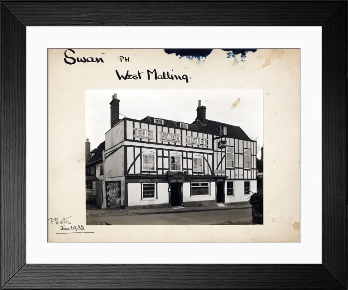 Framed Print : Photograph of Swan Hotel, West Malling, Kent Framed Print : Photograph of Swan Hotel, West Malling, Kent