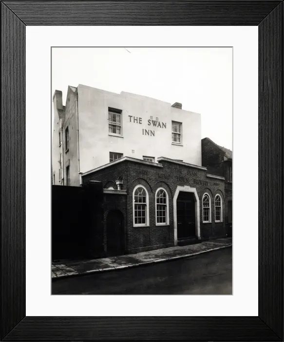 Framed Print : Photograph of Swan Inn, Worthing, Sussex Framed Print : Photograph of Swan Inn, Worthing, Sussex