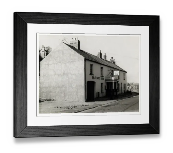 Framed Print : Photograph of Swan Inn, Yeovil, Somerset Framed Print : Photograph of Swan Inn, Yeovil, Somerset