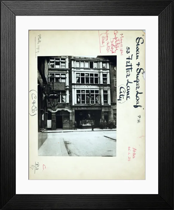 Framed Print : Photograph of Swan & Sugar Loaf PH, City, London Framed Print : Photograph of Swan & Sugar Loaf PH, City, London