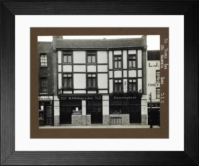 Framed Print : Photograph of Temple Bar PH, Walworth, London Framed Print : Photograph of Temple Bar PH, Walworth, London