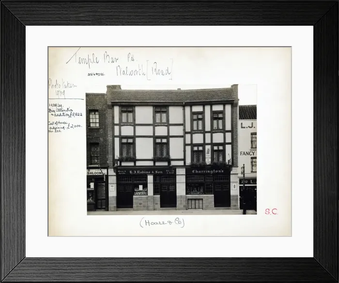 Framed Print : Photograph of Temple Bar PH, Walworth, London Framed Print : Photograph of Temple Bar PH, Walworth, London
