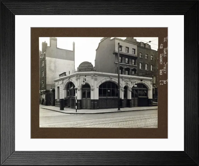 Framed Print : Photograph of Temple Street Tap PH, Hackney, London Framed Print : Photograph of Temple Street Tap PH, Hackney, London