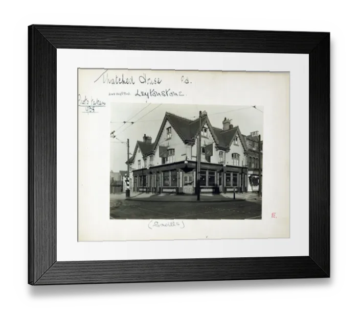 Framed Print : Photograph of Thatched House PH, Leytonstone, London Framed Print : Photograph of Thatched House PH, Leytonstone, London