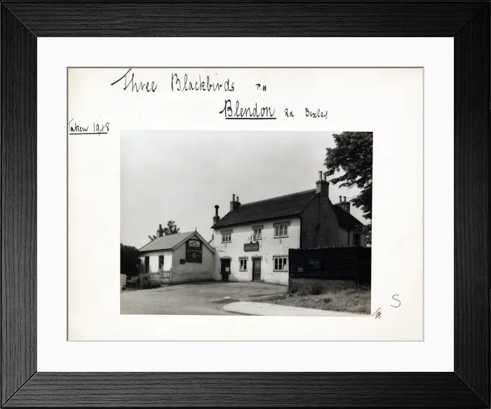 Framed Print : Photograph of Three Blackbirds PH, Bexley, Greater London Framed Print : Photograph of Three Blackbirds PH, Bexley, Greater London