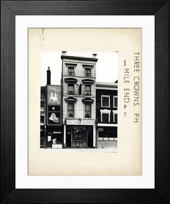 Framed Print : Photograph of Three Crowns PH, Mile End, London Framed Print : Photograph of Three Crowns PH, Mile End, London