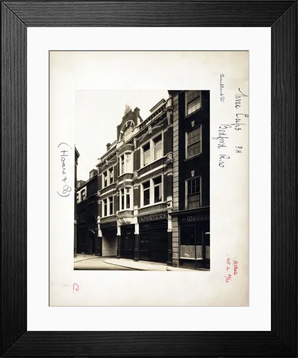 Framed Print : Photograph of Three Cups PH, Bloomsbury, London Framed Print : Photograph of Three Cups PH, Bloomsbury, London