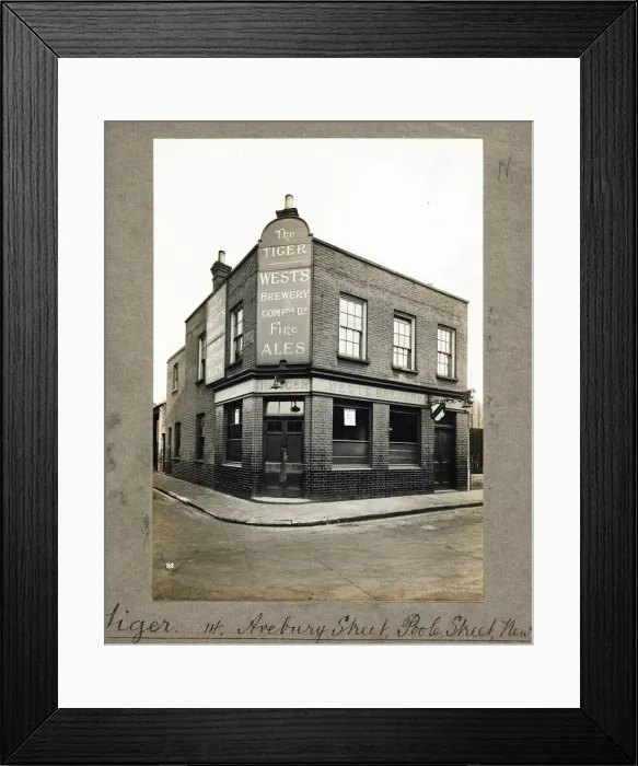 Framed Print : Photograph of Tiger PH, Hoxton, London Framed Print : Photograph of Tiger PH, Hoxton, London