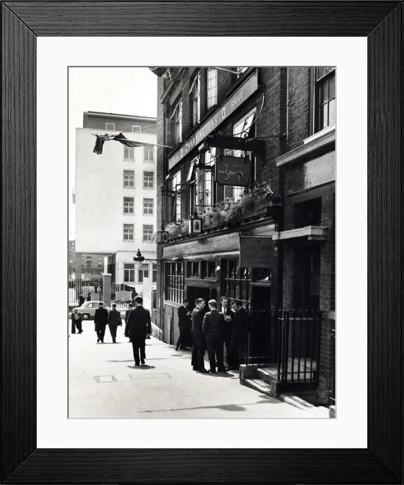 Framed Print : Photograph of Tiger Tavern, Tower Hill (Old), London Framed Print : Photograph of Tiger Tavern, Tower Hill (Old), London