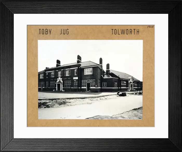 Framed Print : Photograph of Toby Jug PH, Tolworth, Greater London Framed Print : Photograph of Toby Jug PH, Tolworth, Greater London