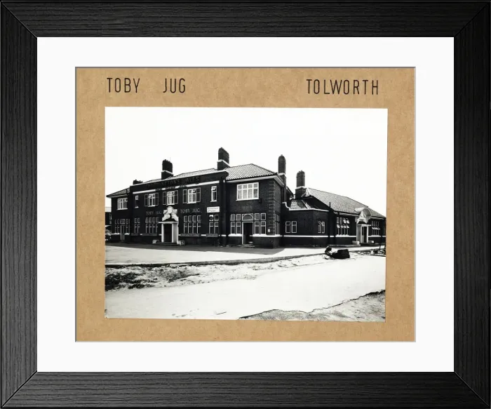 Framed Print : Photograph of Toby Jug PH, Tolworth, Greater London Framed Print : Photograph of Toby Jug PH, Tolworth, Greater London