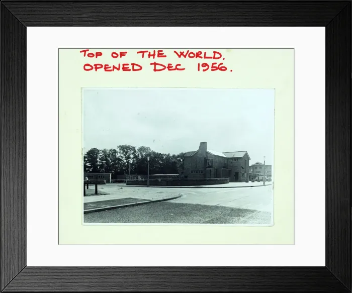 Framed Print : Top Of The World PH, Hemel Hempstead, Hertfordshire Framed Print : Top Of The World PH, Hemel Hempstead, Hertfordshire