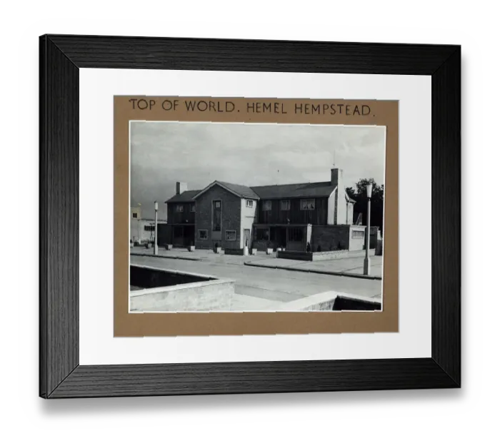 Framed Print : Top Of The World PH, Hemel Hempstead, Hertfordshire Framed Print : Top Of The World PH, Hemel Hempstead, Hertfordshire