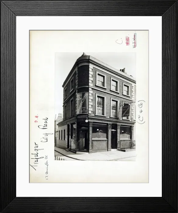 Framed Print : Photograph of Trafalgar PH, City Road, London Framed Print : Photograph of Trafalgar PH, City Road, London