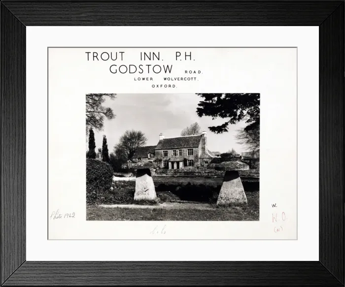 Framed Print : Photograph of Trout Inn, Lower Wolvercott, Oxfordshire Framed Print : Photograph of Trout Inn, Lower Wolvercott, Oxfordshire
