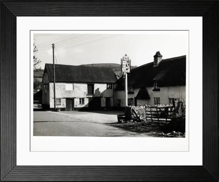 Framed Print : Photograph of Tuckers Arms, Axminster, Somerset Framed Print : Photograph of Tuckers Arms, Axminster, Somerset