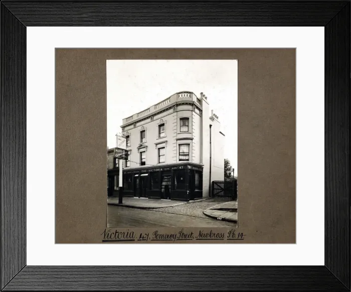 Framed Print : Photograph of Victoria PH, New Cross, London Framed Print : Photograph of Victoria PH, New Cross, London