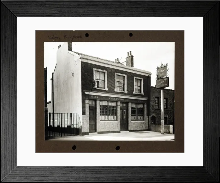 Framed Print : Photograph of Victory PH, Kingsland, London Framed Print : Photograph of Victory PH, Kingsland, London