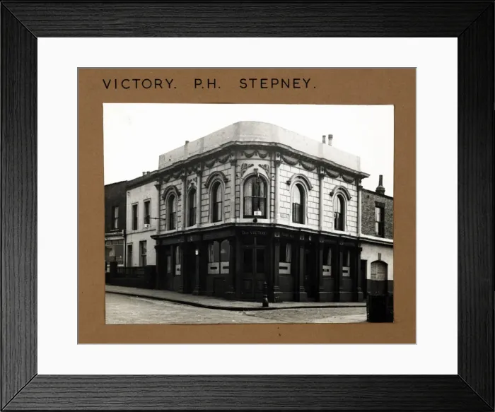Framed Print : Photograph of Victory PH, Stepney, London Framed Print : Photograph of Victory PH, Stepney, London