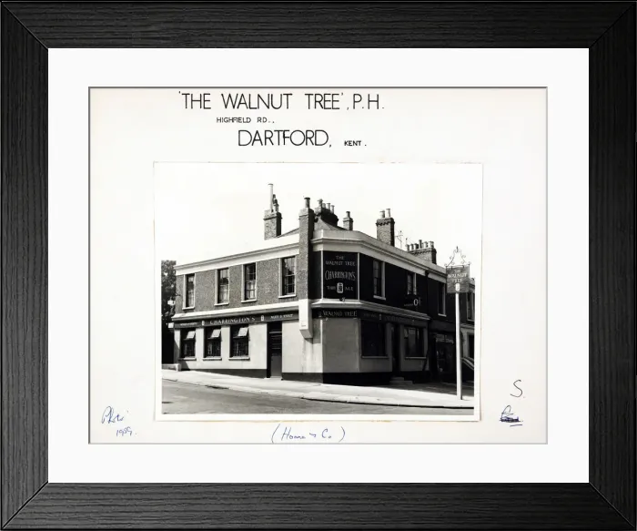 Framed Print : Photograph of Walnut Tree PH, Dartford, Kent Framed Print : Photograph of Walnut Tree PH, Dartford, Kent