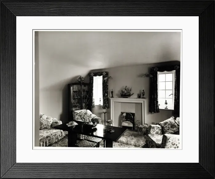 Framed Print : Photograph of Weald PH, Burgess Hill, Sussex Framed Print : Photograph of Weald PH, Burgess Hill, Sussex