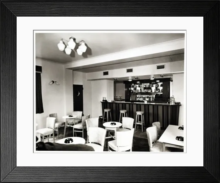 Framed Print : Photograph of Weald PH, Burgess Hill, Sussex Framed Print : Photograph of Weald PH, Burgess Hill, Sussex