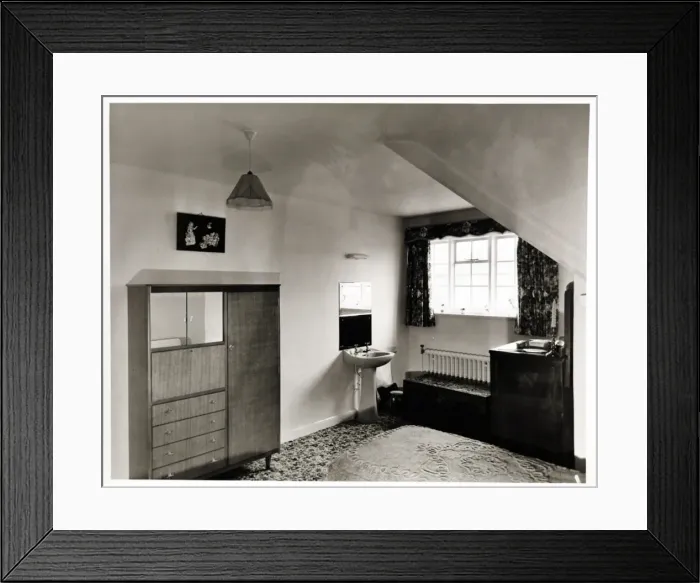 Framed Print : Photograph of Weald PH, Burgess Hill, Sussex Framed Print : Photograph of Weald PH, Burgess Hill, Sussex