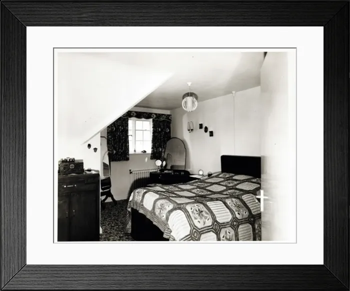 Framed Print : Photograph of Weald PH, Burgess Hill, Sussex Framed Print : Photograph of Weald PH, Burgess Hill, Sussex