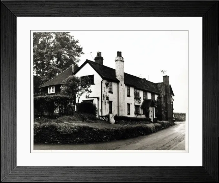 Framed Print : Photograph of Well House Inn, Coulsdon, Surrey Framed Print : Photograph of Well House Inn, Coulsdon, Surrey