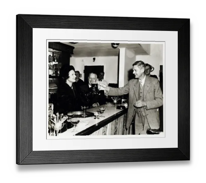 Framed Print : Photograph of Weald PH, Burgess Hill, Sussex Framed Print : Photograph of Weald PH, Burgess Hill, Sussex
