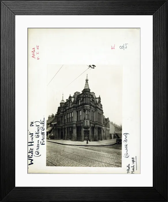 Framed Print : Photograph of White Hart PH, Forest Gate, London Framed Print : Photograph of White Hart PH, Forest Gate, London