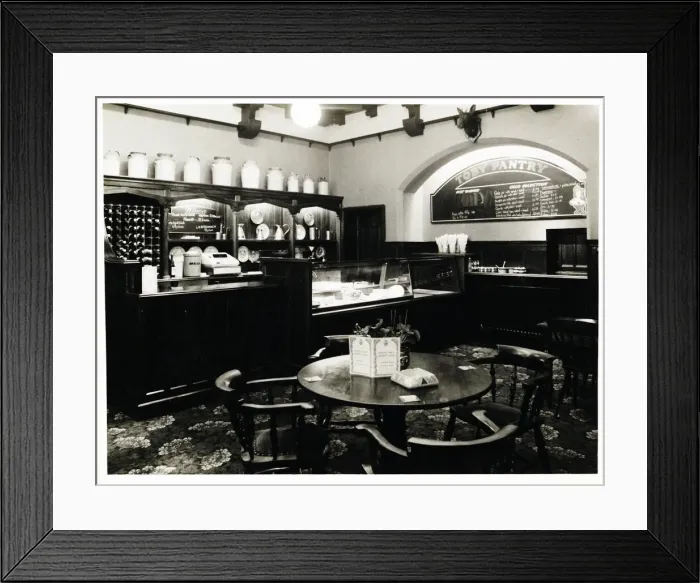 Framed Print : Photograph of White Hart PH, Holborn, London Framed Print : Photograph of White Hart PH, Holborn, London