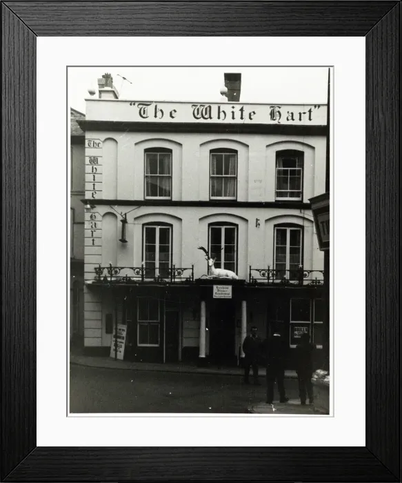 Framed Print : Photograph of White Hart PH, Holsworthy, Devon Framed Print : Photograph of White Hart PH, Holsworthy, Devon