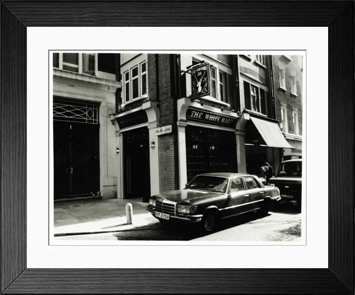 Framed Print : Photograph of White Hart PH, Holborn, London Framed Print : Photograph of White Hart PH, Holborn, London