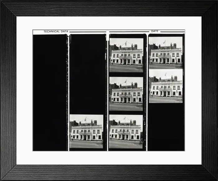 Framed Print : Photograph of White Hart PH, Mitcham, Greater London Framed Print : Photograph of White Hart PH, Mitcham, Greater London