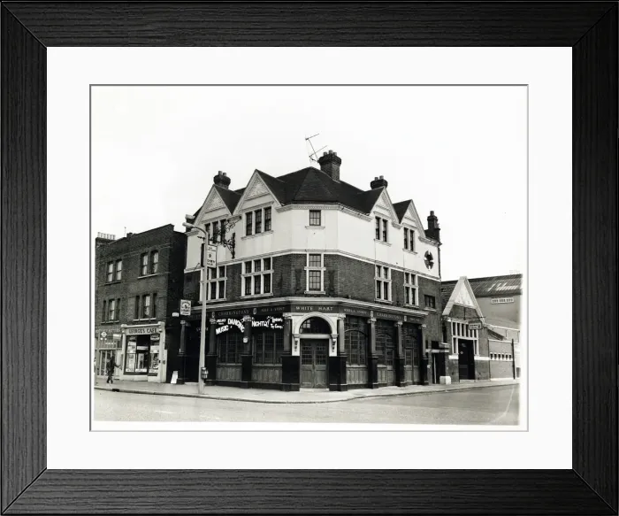 Framed Print : Photograph of White Hart PH, Tottenham, London Framed Print : Photograph of White Hart PH, Tottenham, London