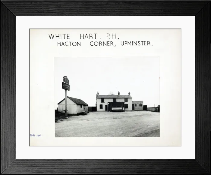 Framed Print : Photograph of White Hart PH, Upminster, Greater London Framed Print : Photograph of White Hart PH, Upminster, Greater London