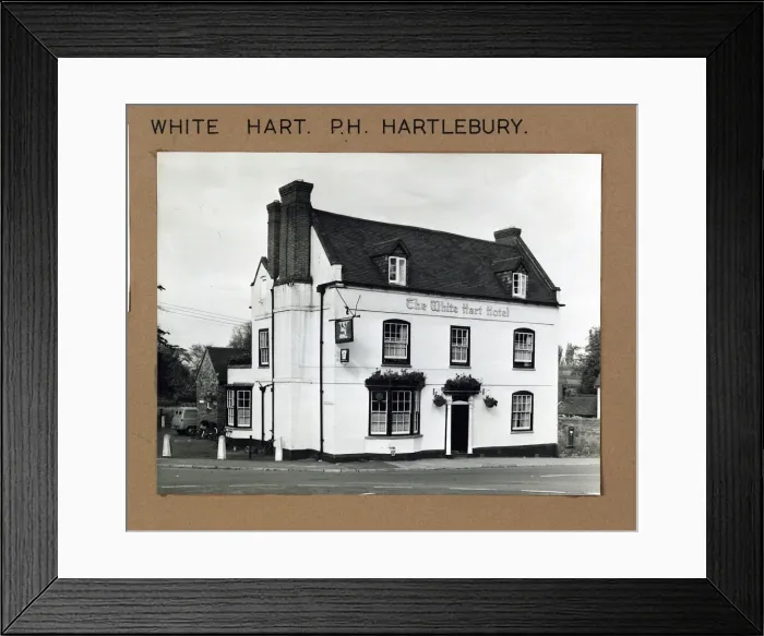 Framed Print : Photograph of White Hart Hotel, Hartlebury, Worcestershire