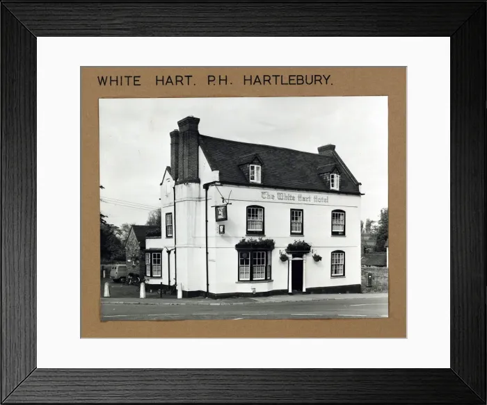 Framed Print : Photograph of White Hart Hotel, Hartlebury, Worcestershire Framed Print : Photograph of White Hart Hotel, Hartlebury, Worcestershire