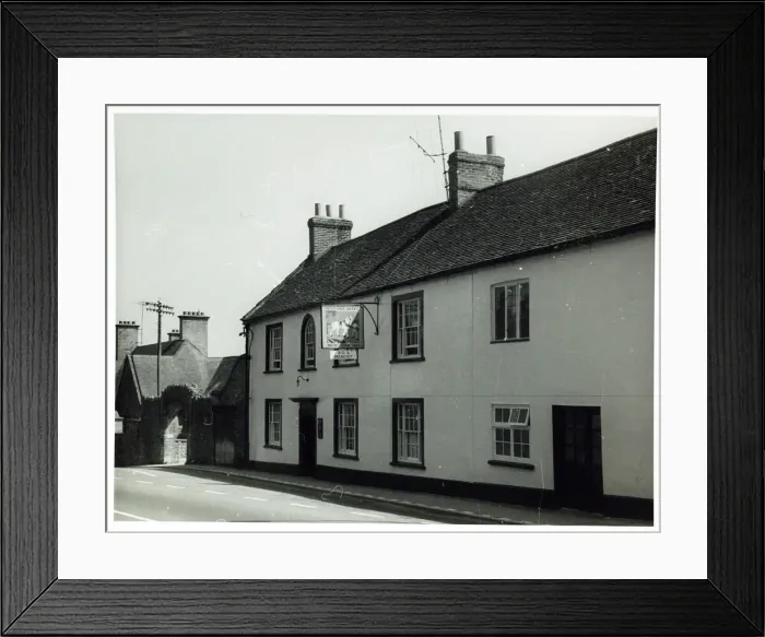 Framed Print : Photograph of White Horse PH, Ilminster, Somerset Framed Print : Photograph of White Horse PH, Ilminster, Somerset