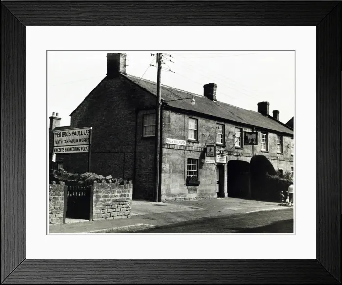 Framed Print : Photograph of White Horse Inn, Martock, Somerset Framed Print : Photograph of White Horse Inn, Martock, Somerset