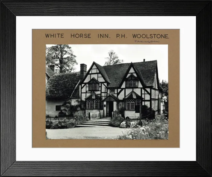 Framed Print : Photograph of White Horse Inn, Woolstone, Oxfordshire Framed Print : Photograph of White Horse Inn, Woolstone, Oxfordshire
