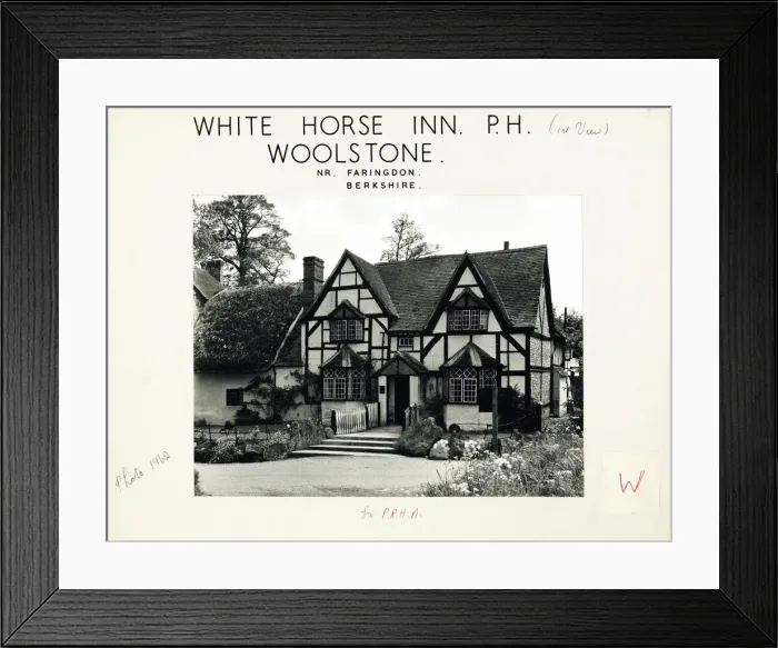Framed Print : Photograph of White Horse Inn, Woolstone, Oxfordshire Framed Print : Photograph of White Horse Inn, Woolstone, Oxfordshire