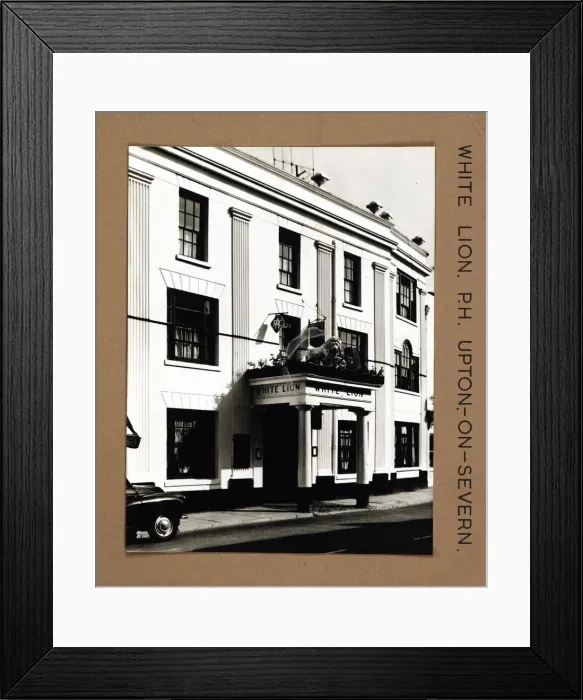 Framed Print : Photograph of White Lion PH, Upton on Severn, Worcestershire Framed Print : Photograph of White Lion PH, Upton on Severn, Worcestershire