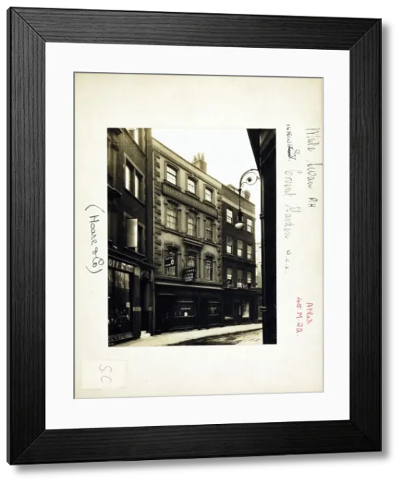 Framed Print : Photograph of White Swan PH, Covent Garden, London Framed Print : Photograph of White Swan PH, Covent Garden, London