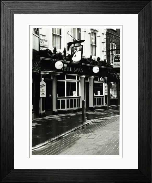 Framed Print : Photograph of White Swan PH, Covent Garden, London Framed Print : Photograph of White Swan PH, Covent Garden, London