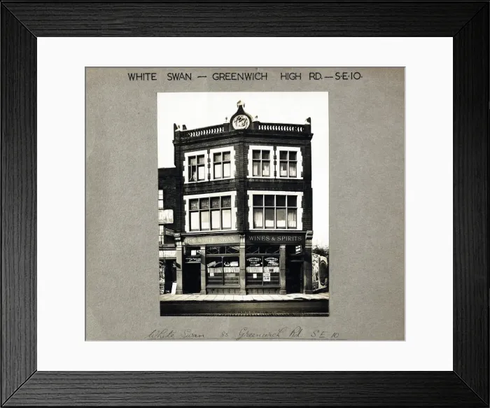 Framed Print : Photograph of White Swan PH, Greenwich, London Framed Print : Photograph of White Swan PH, Greenwich, London
